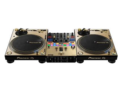 Technics turntables and Pioneer DJ DJM mixer